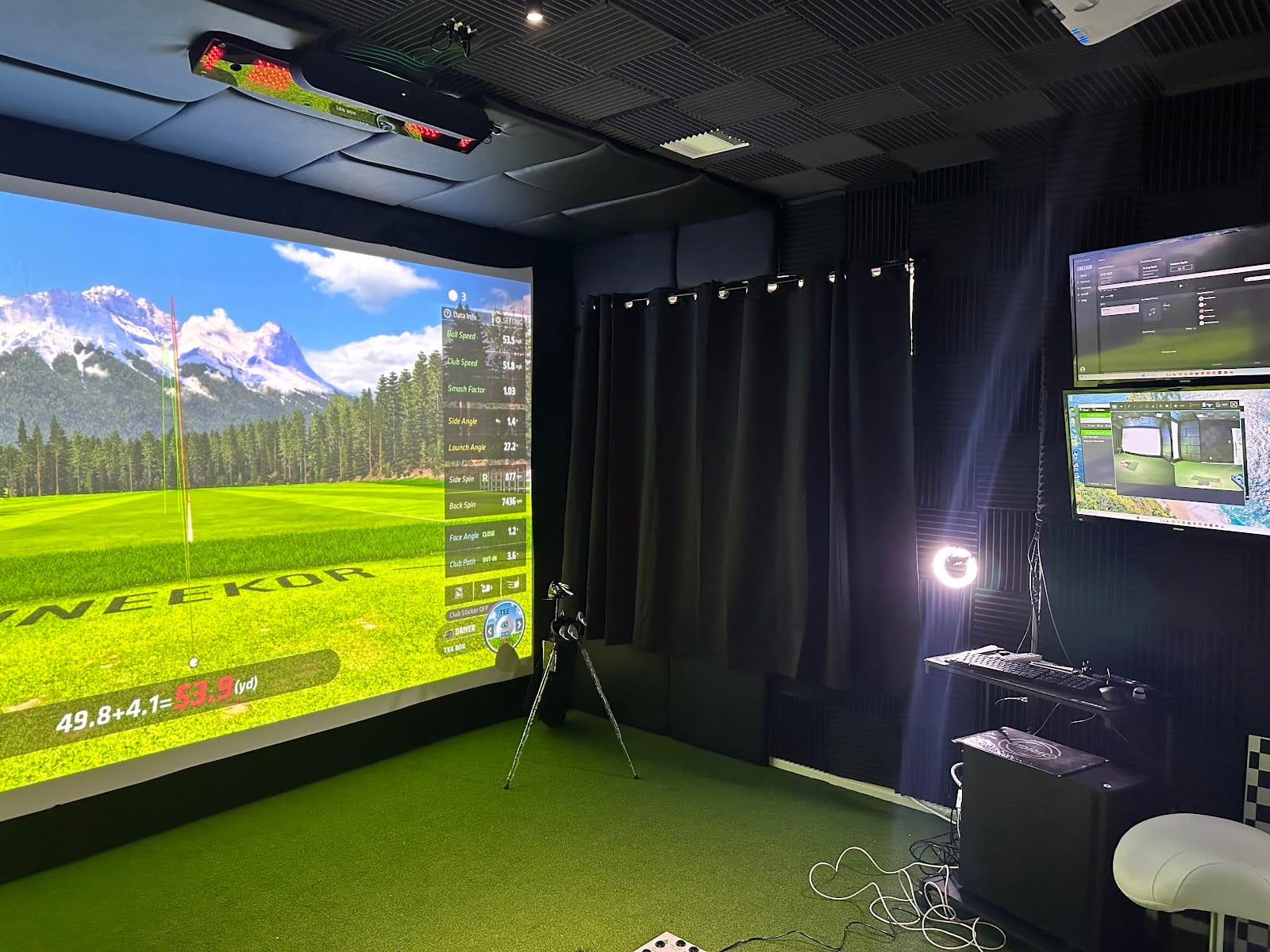 19th Hole Golf Simulators, indoor golf venue in Garland, Texas