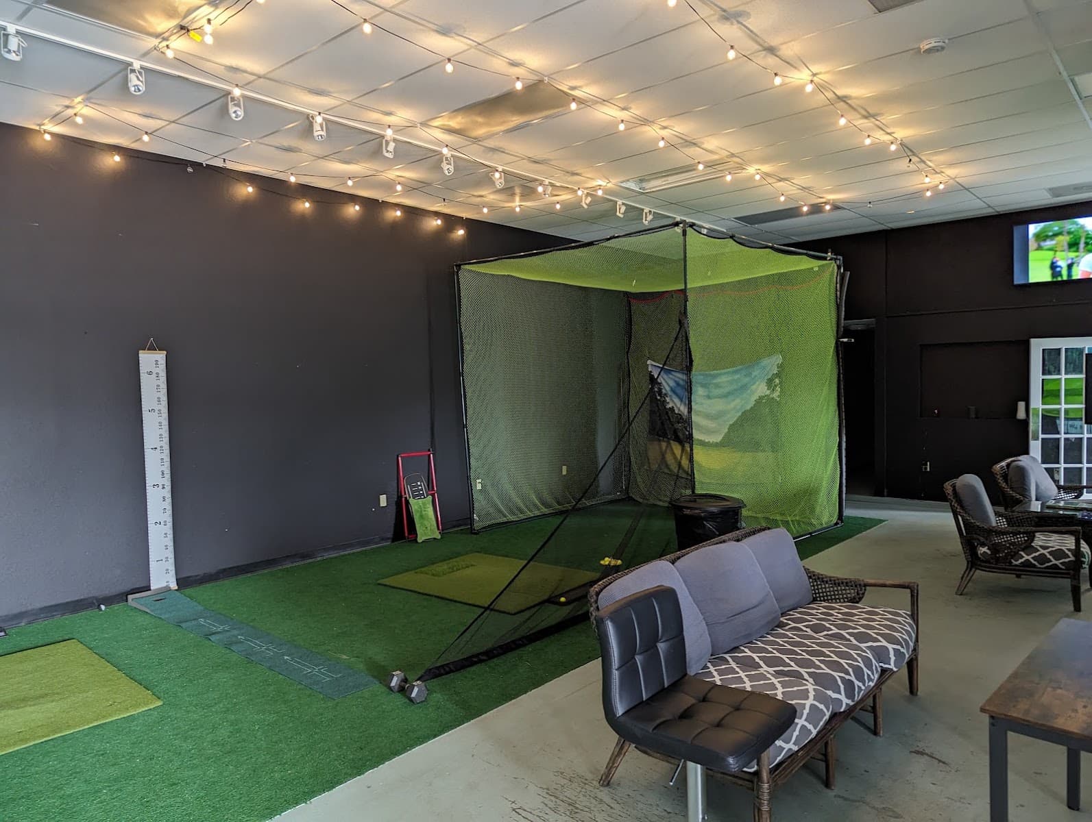 Go4Golf Simulator Lounge - premium view