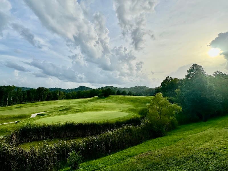 Sag Hollow Golf Course
