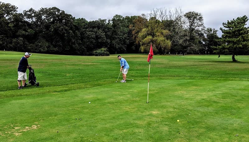 Midway Par 3 Golf Course