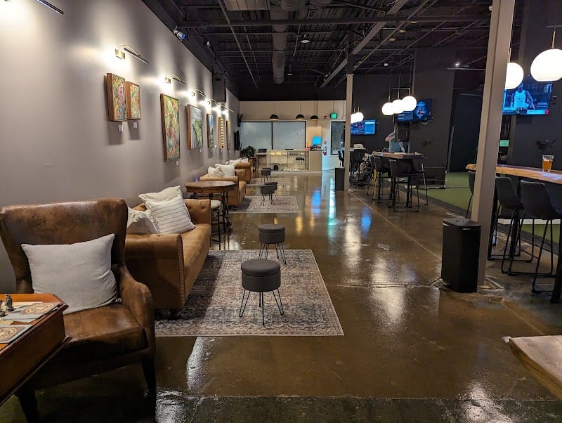 Tee 2 Green Indoor Golf & Lounge, indoor golf venue in Blowing Rock, North Carolina